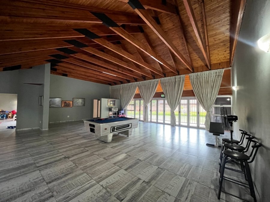 5 Bedroom Property for Sale in Van Der Hoff Park North West